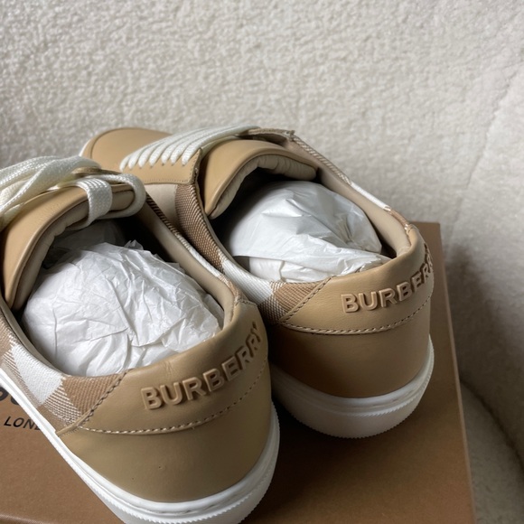 Burberry women’s classic Check leather sneakers - Picture 6 of 8